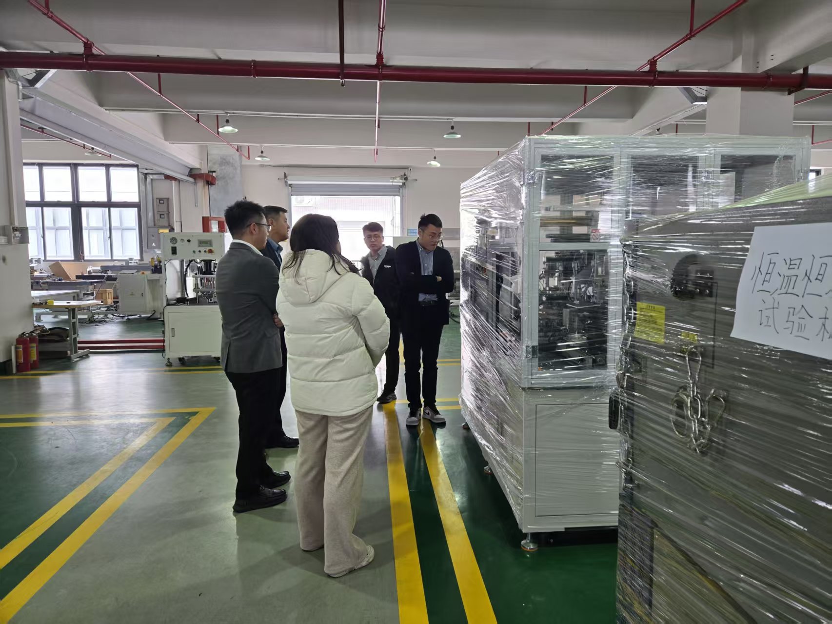 International clients touring Wangsheng's battery equipment factory